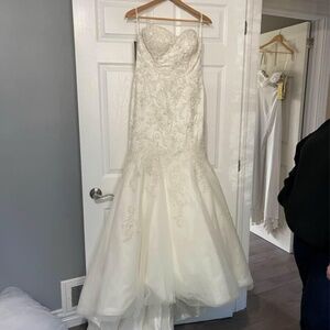 HUGE PRICE DROP!! Wedding dress , Almost gave a man the wrong finger 😂